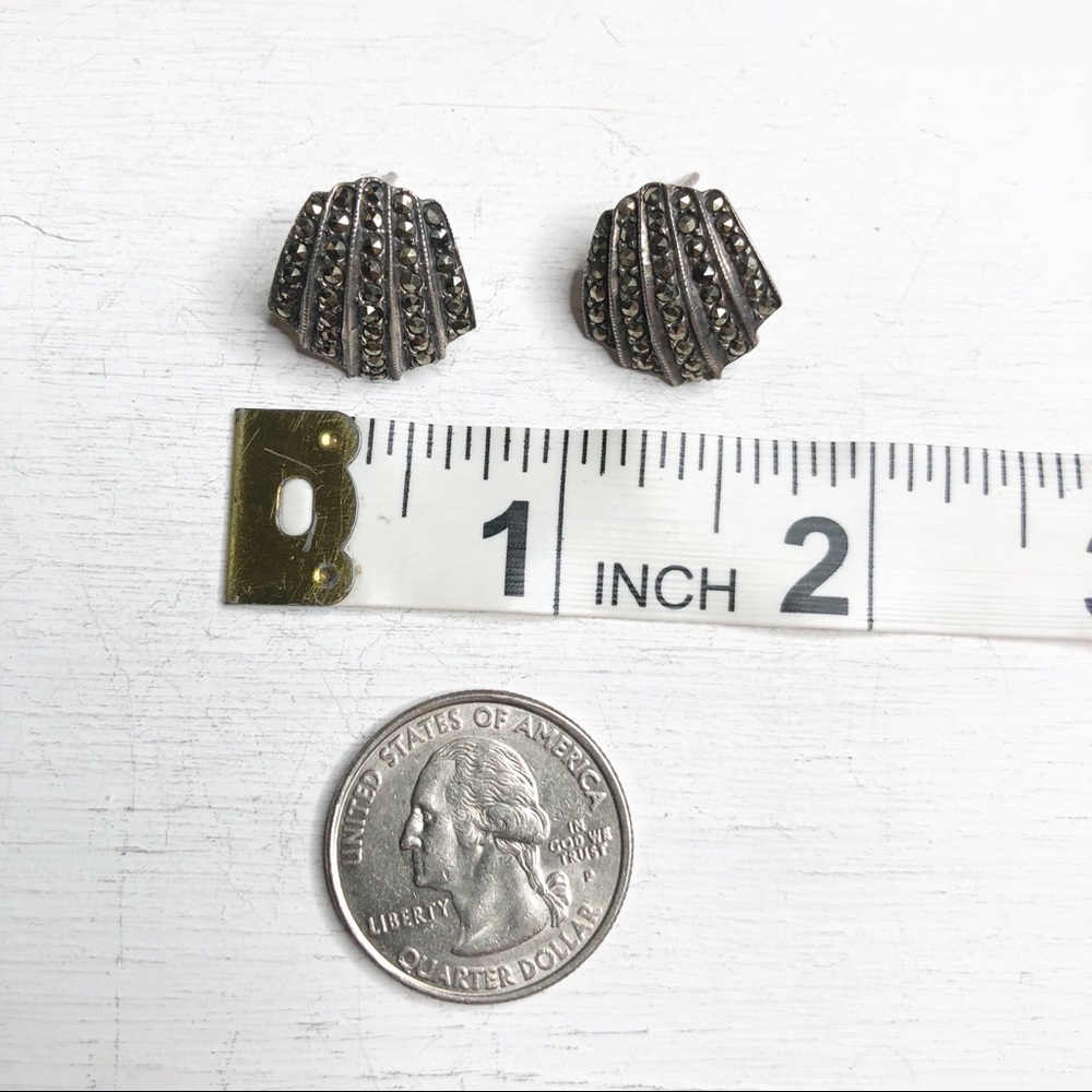 Shiny Sterling Silver Shell Shape Stud Earrings - image 6